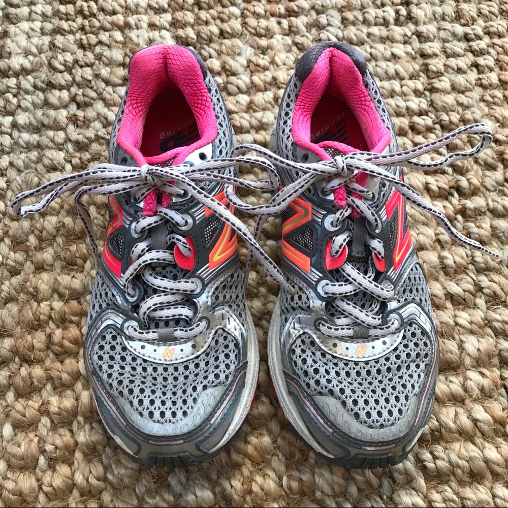 New Balance 860 v3 running sneakers